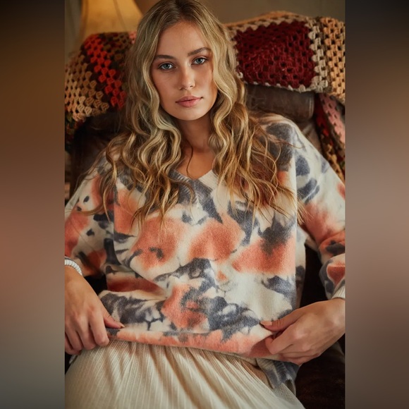 Boho tie dye print boxy sweater. - Picture 3 of 7